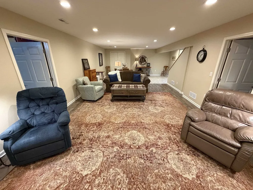 2414 Spruce Wood Dubuque IA 52002