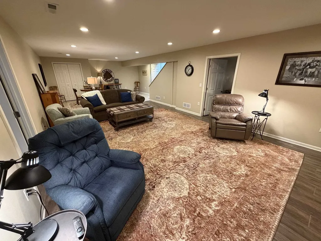 2414 Spruce Wood Dubuque IA 52002
