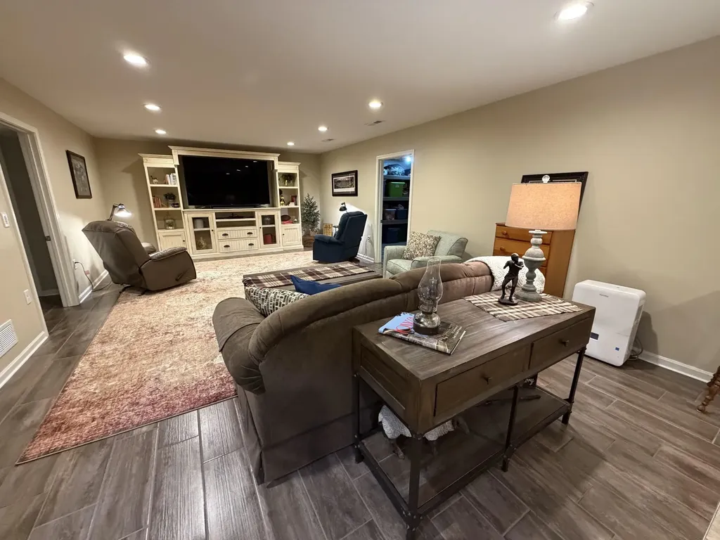 2414 Spruce Wood Dubuque IA 52002