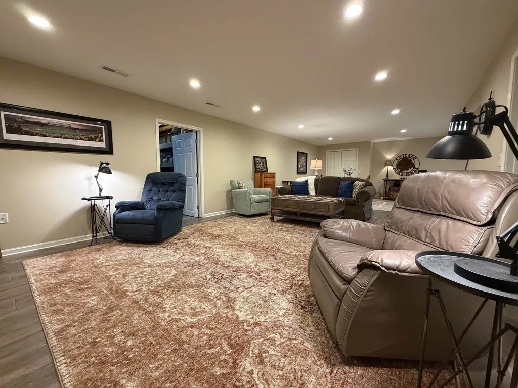 2414 Spruce Wood Dubuque IA 52002