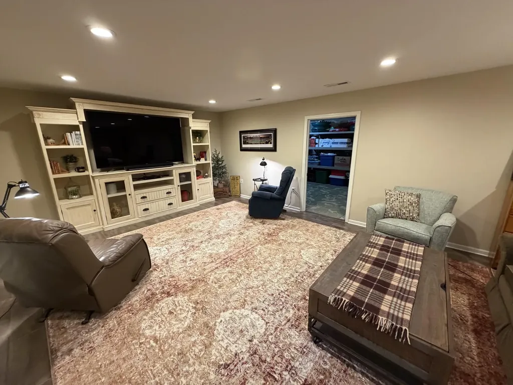 2414 Spruce Wood Dubuque IA 52002