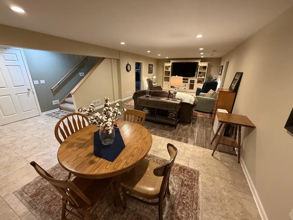 2414 Spruce Wood Dubuque IA 52002