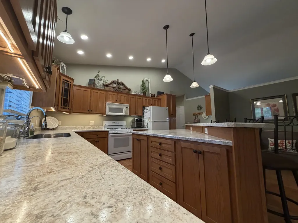 2414 Spruce Wood Dubuque IA 52002