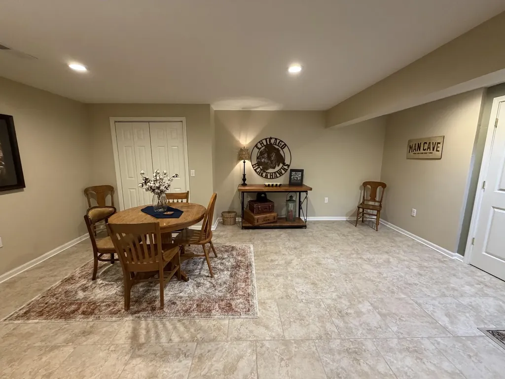 2414 Spruce Wood Dubuque IA 52002