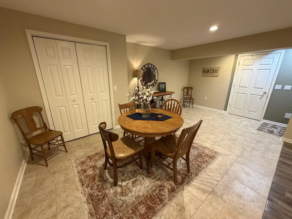 2414 Spruce Wood Dubuque IA 52002