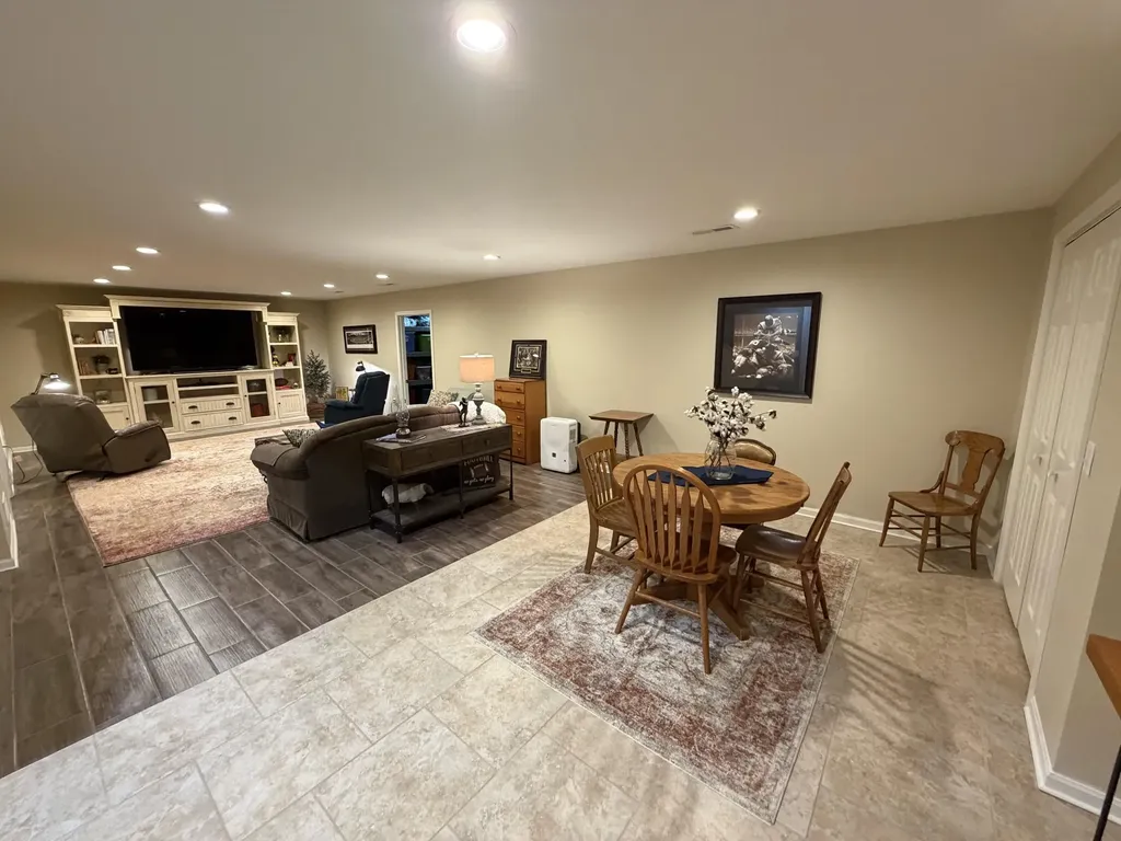 2414 Spruce Wood Dubuque IA 52002
