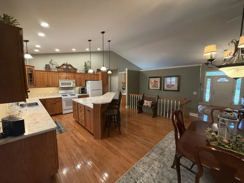 2414 Spruce Wood Dubuque IA 52002