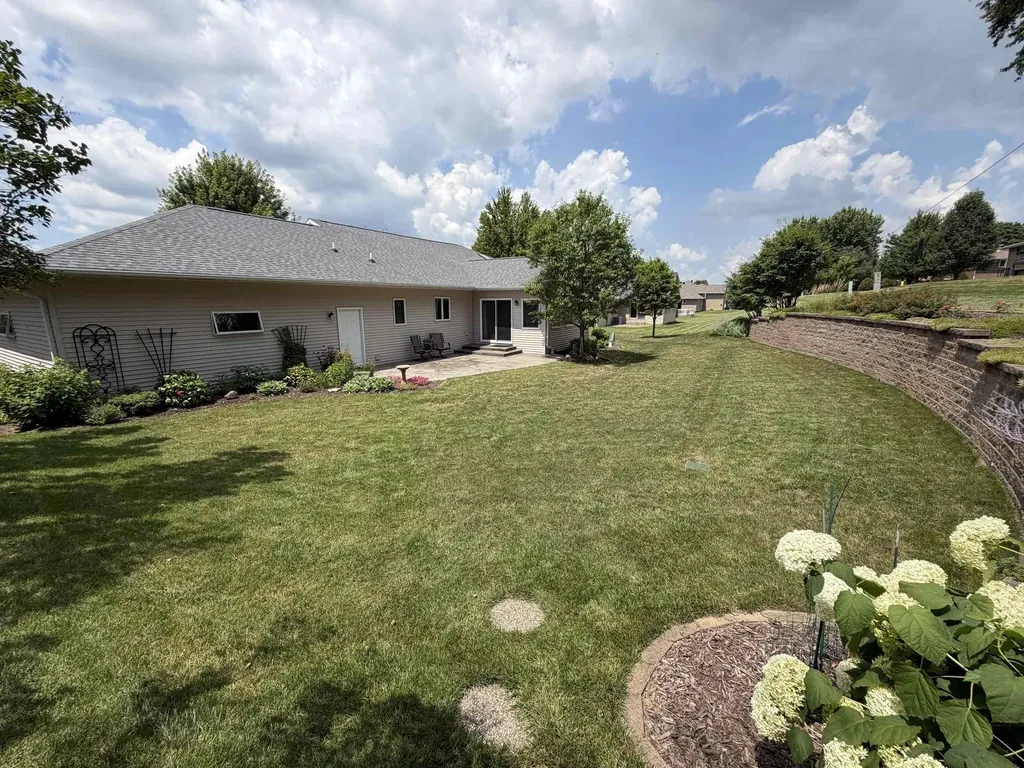 2414 Spruce Wood Dubuque IA 52002