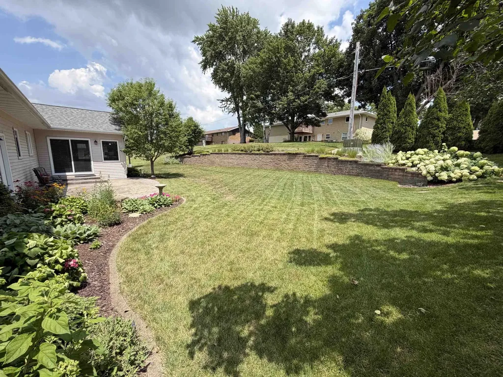 2414 Spruce Wood Dubuque IA 52002