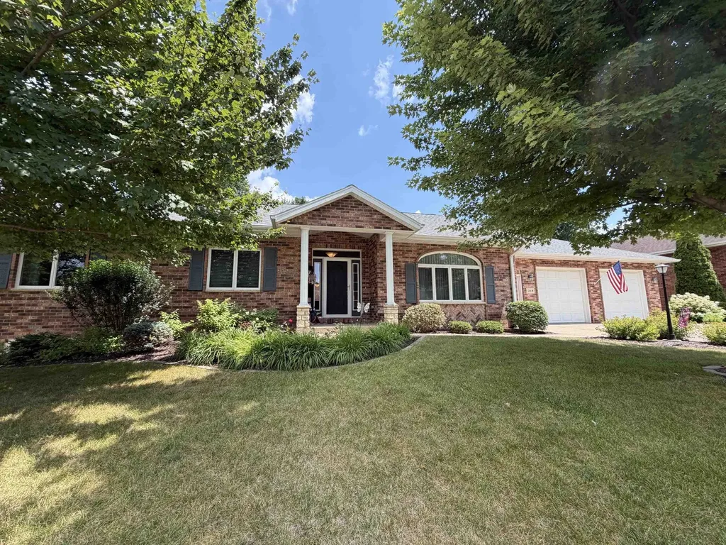2414 Spruce Wood Dubuque IA 52002