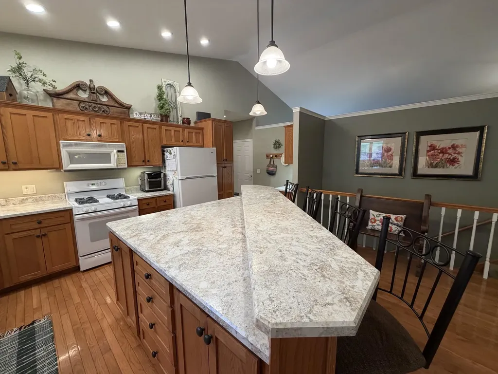 2414 Spruce Wood Dubuque IA 52002
