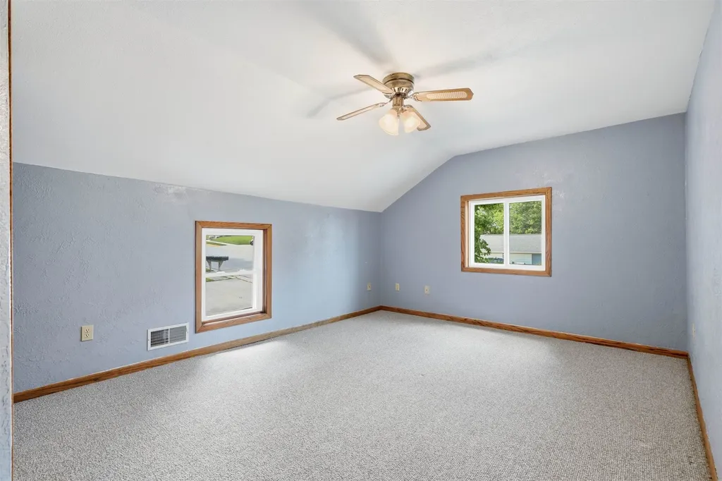 106 NE Tyler Cascade IA 52033