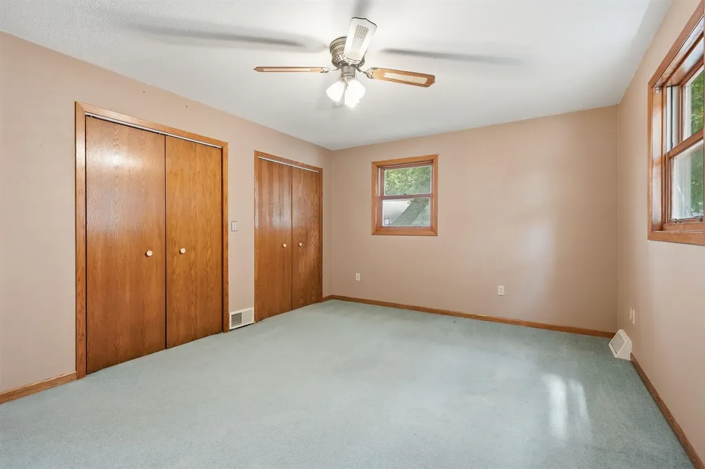106 NE Tyler Cascade IA 52033