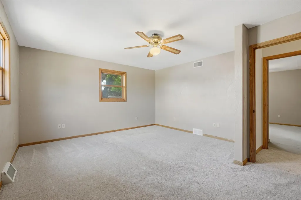 106 NE Tyler Cascade IA 52033