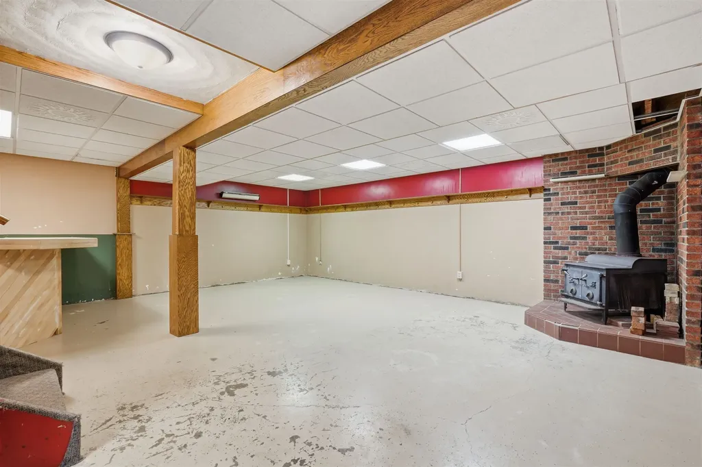 106 NE Tyler Cascade IA 52033