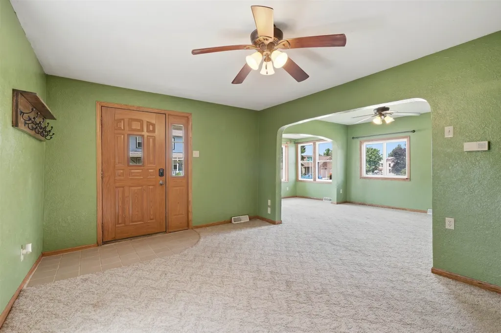 106 NE Tyler Cascade IA 52033