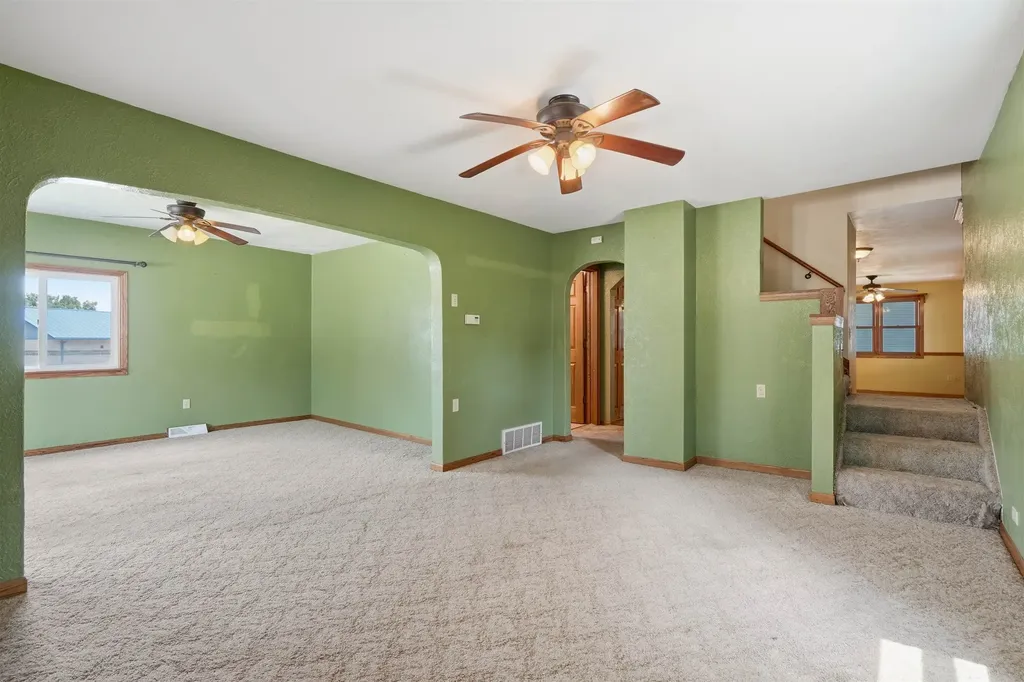 106 NE Tyler Cascade IA 52033