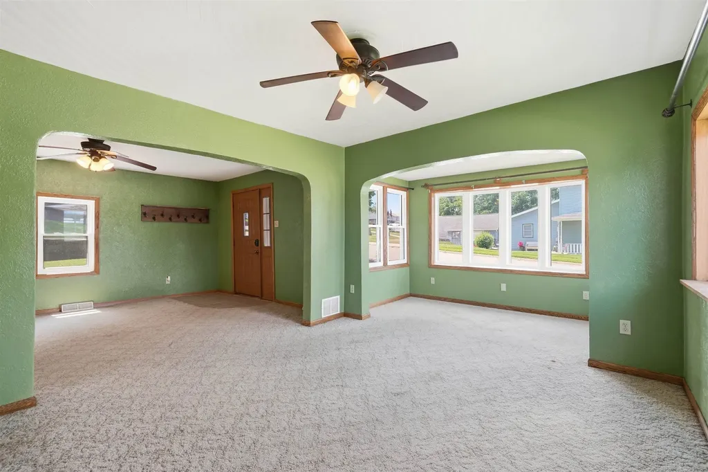 106 NE Tyler Cascade IA 52033