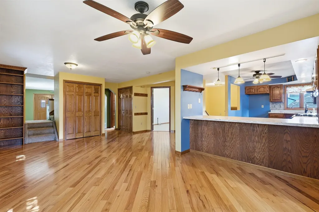 106 NE Tyler Cascade IA 52033