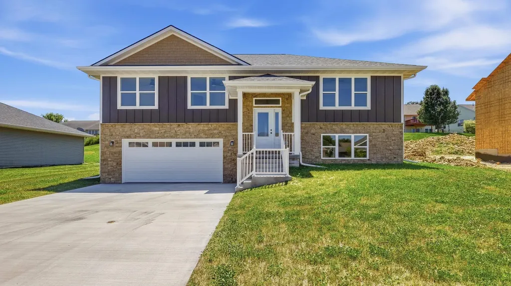 6100 Lynbrook Dubuque IA 52002