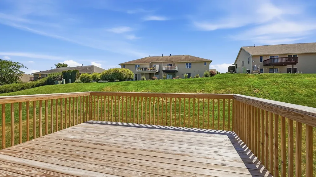6100 Lynbrook Dubuque IA 52002