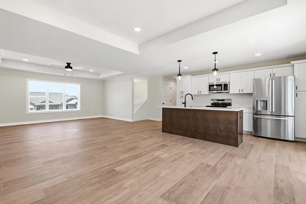 6100 Lynbrook Dubuque IA 52002
