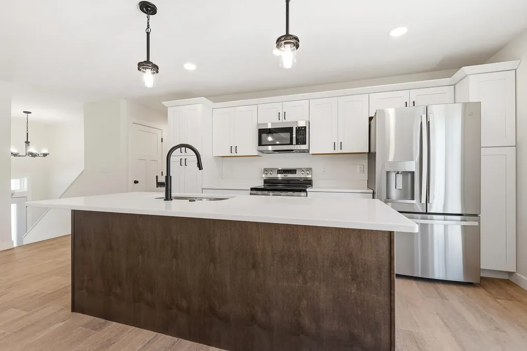 6100 Lynbrook Dubuque IA 52002