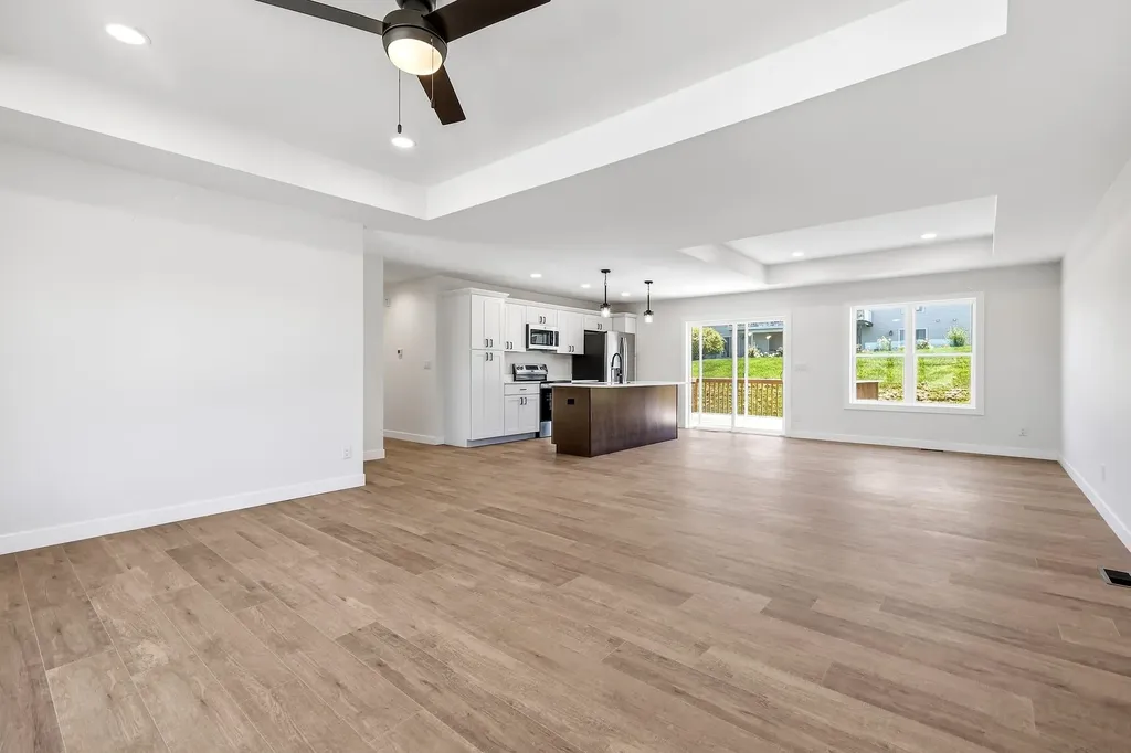 6100 Lynbrook Dubuque IA 52002