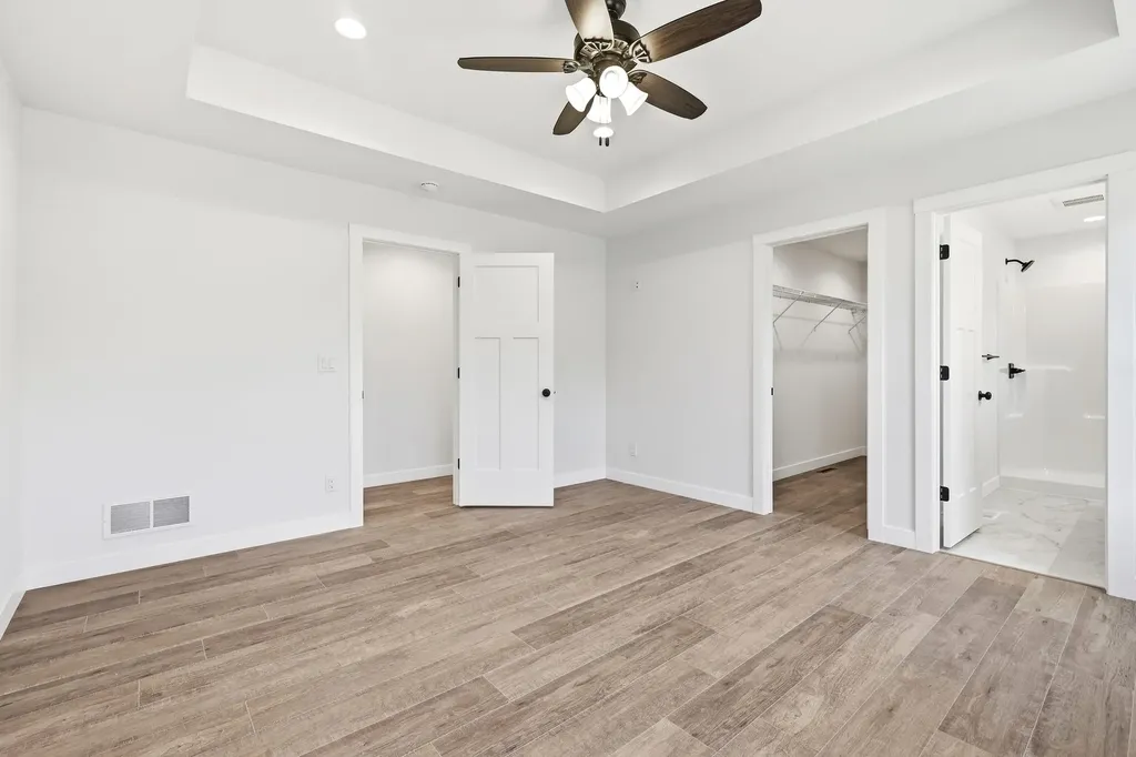 6100 Lynbrook Dubuque IA 52002