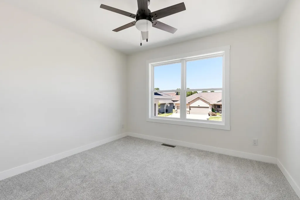 6100 Lynbrook Dubuque IA 52002