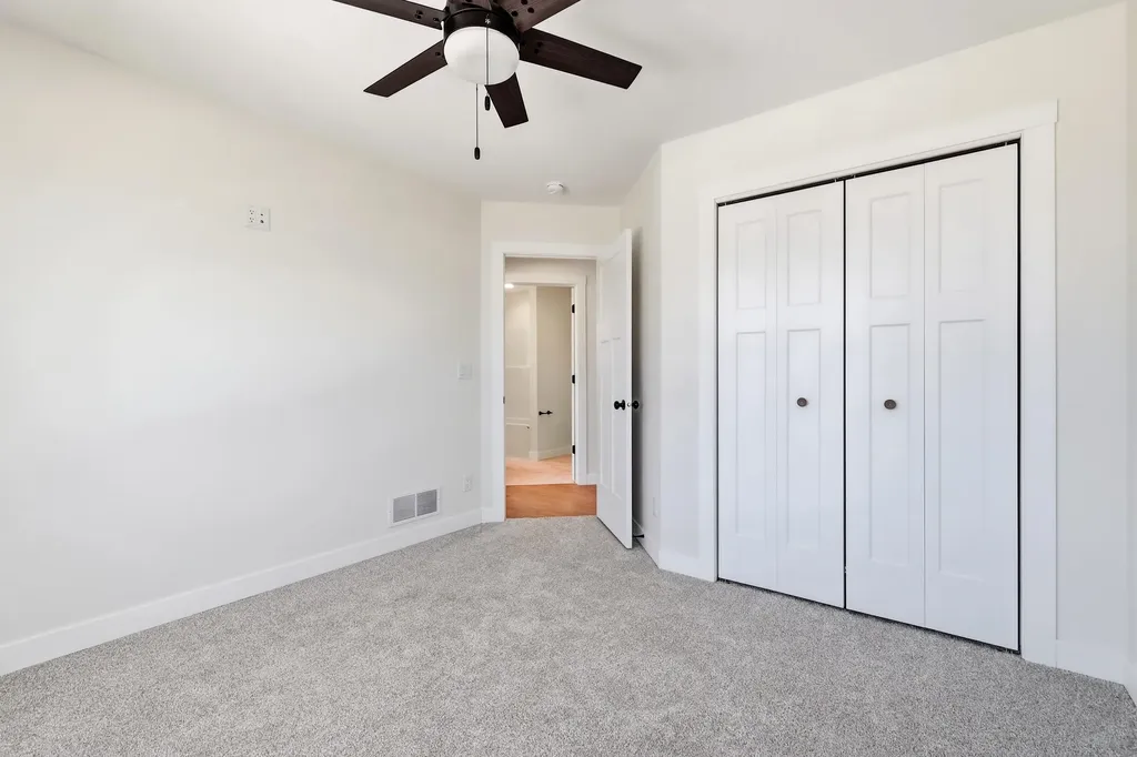 6100 Lynbrook Dubuque IA 52002