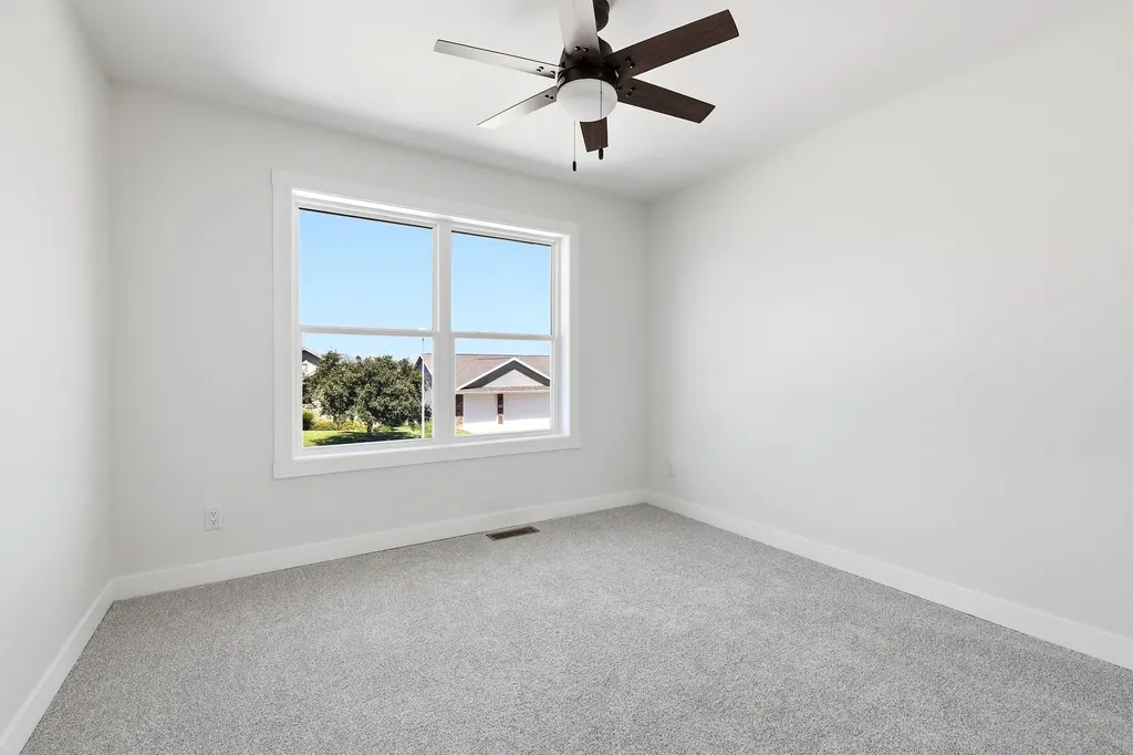 6100 Lynbrook Dubuque IA 52002