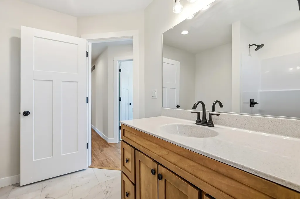6100 Lynbrook Dubuque IA 52002
