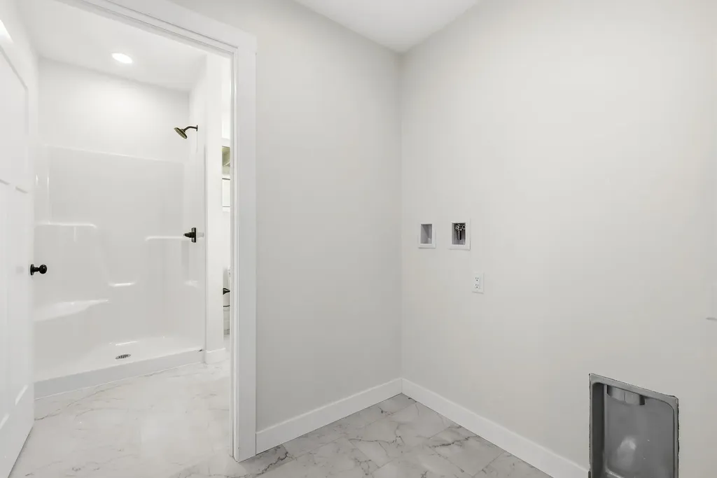 6100 Lynbrook Dubuque IA 52002