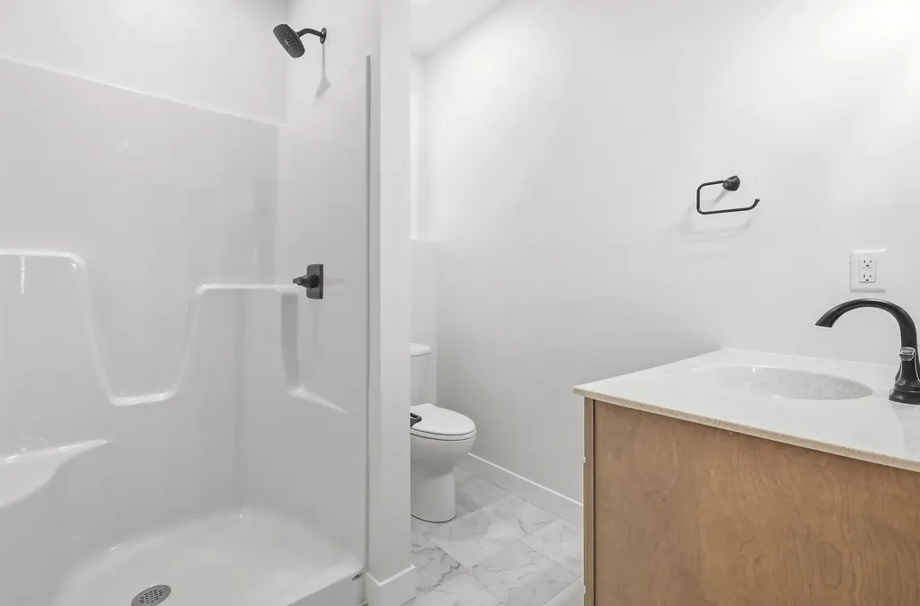 6100 Lynbrook Dubuque IA 52002