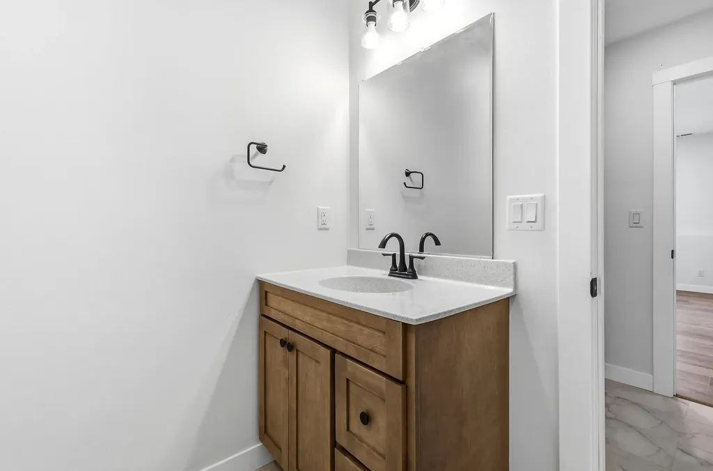 6100 Lynbrook Dubuque IA 52002
