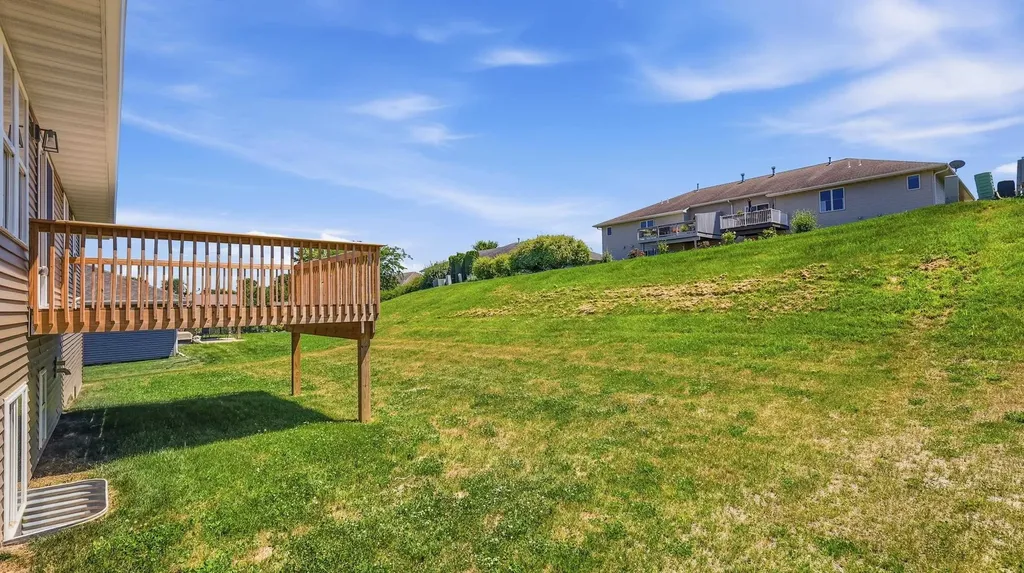 6100 Lynbrook Dubuque IA 52002