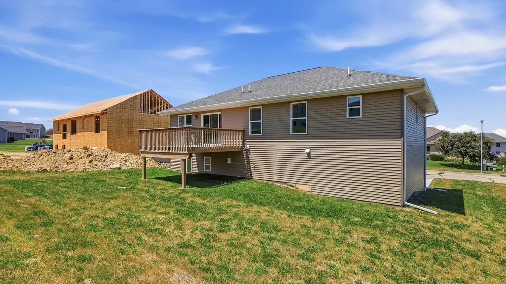 6100 Lynbrook Dubuque IA 52002