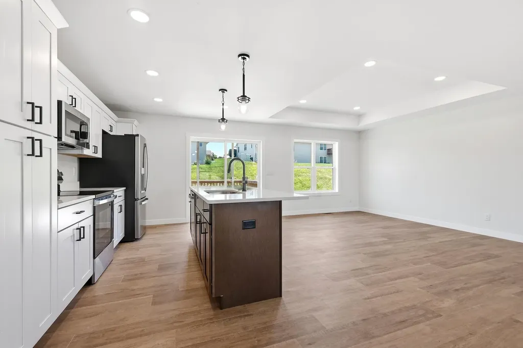 6100 Lynbrook Dubuque IA 52002