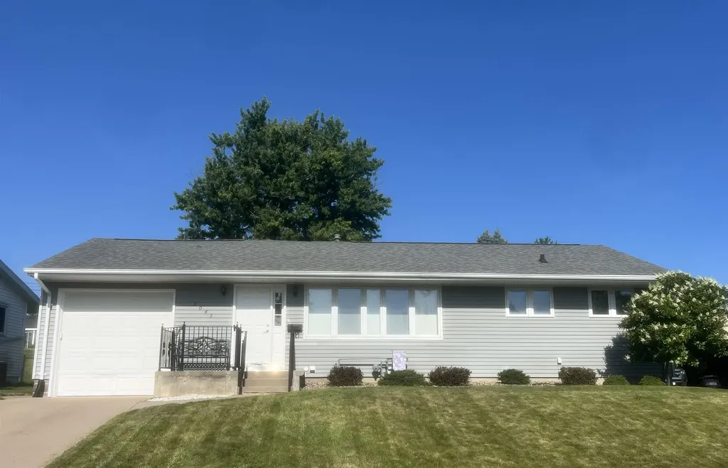 2045 Jeffrey Dubuque IA 52001