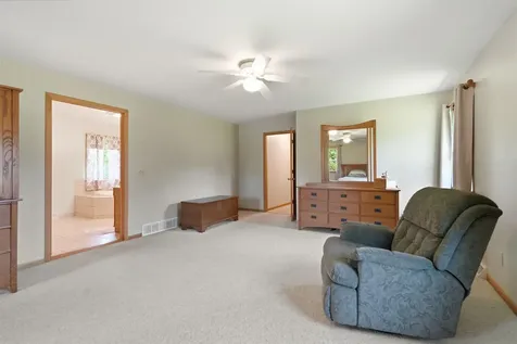 17427 Peru Dubuque IA 52001