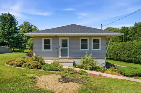 17427 Peru Dubuque IA 52001