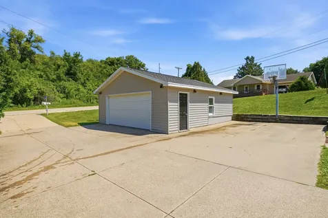17427 Peru Dubuque IA 52001