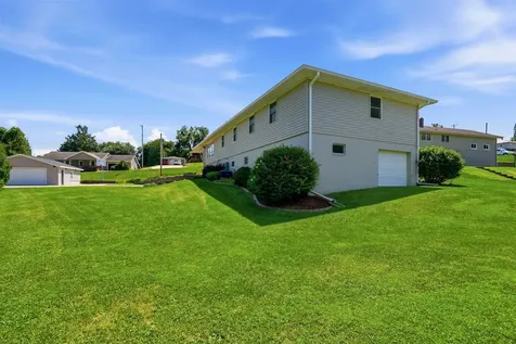 17427 Peru Dubuque IA 52001