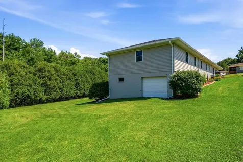 17427 Peru Dubuque IA 52001