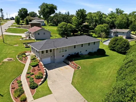 17427 Peru Dubuque IA 52001