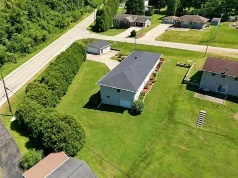 17427 Peru Dubuque IA 52001