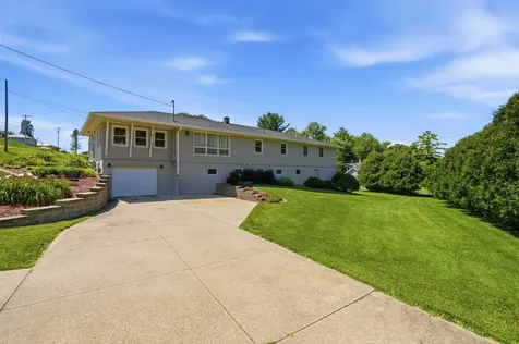 17427 Peru Dubuque IA 52001