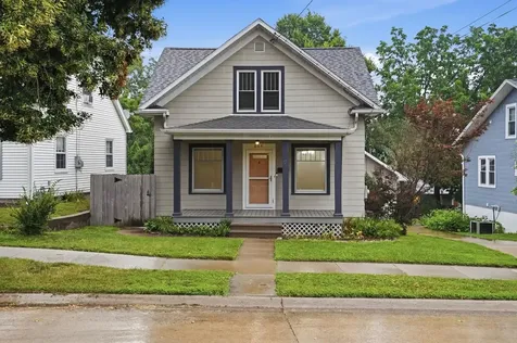 864 S Grandview Dubuque IA 52003