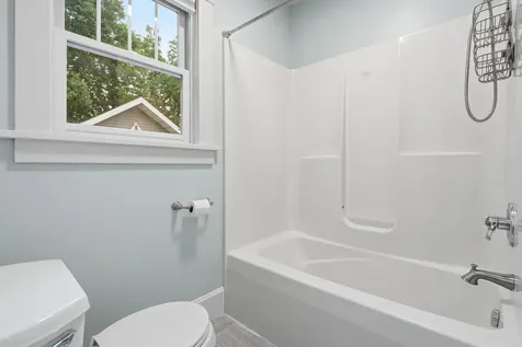 864 S Grandview Dubuque IA 52003
